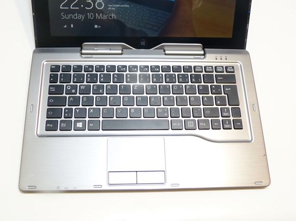 Fujitsu Q702 Hybrid (24) Fujitsu Q702 Hybrid (24)
