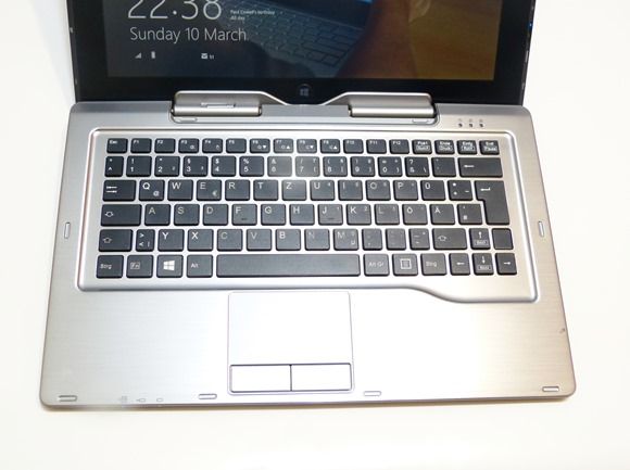 Fujitsu Q702 Hybrid (24)