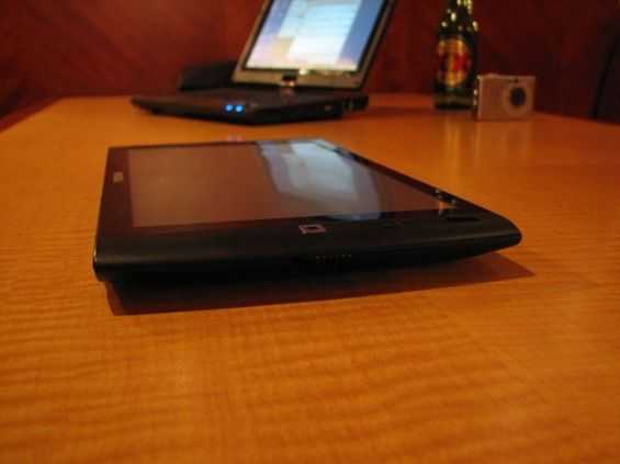 archos 9 flat on table